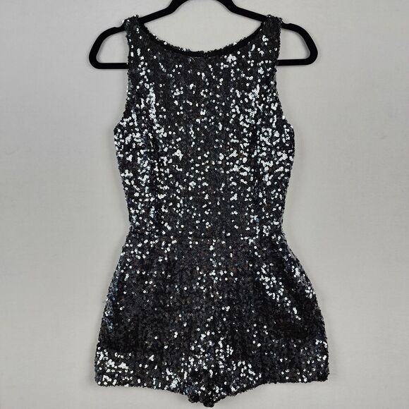 EUC BB Dakota Callan Full Sequin Romper Shorts Pewter Silver Zip Pockets Size 2 - Picture 1 of 14